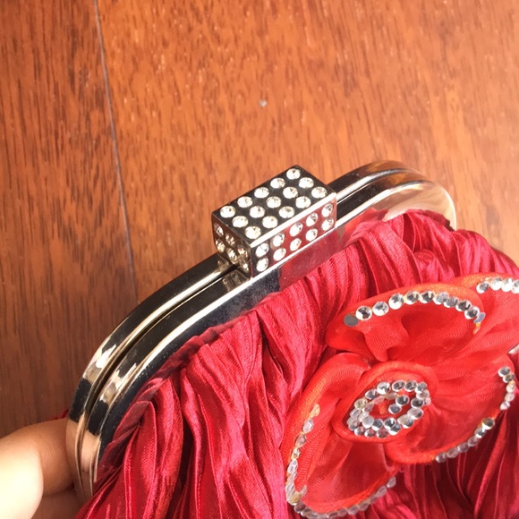 Pleated satin purse with rhinestone embellishments - Picture 6 of 6